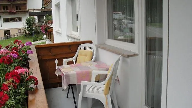 Chasa Mezpra/stephan Jenal Nr. 1 - Fuer 2-4 Personen شقة